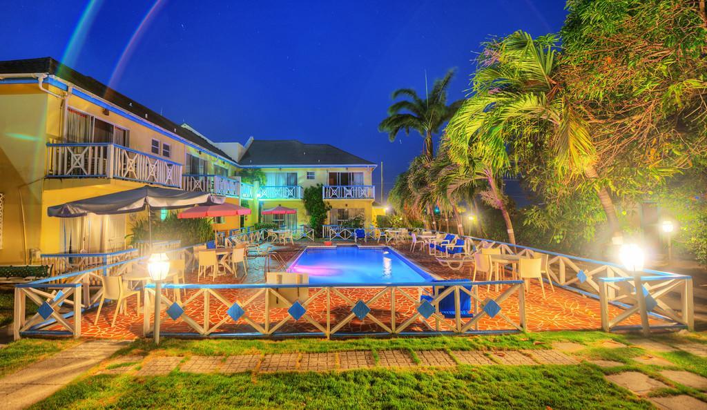 Anchorage Inn Dickenson Bay Extérieur photo