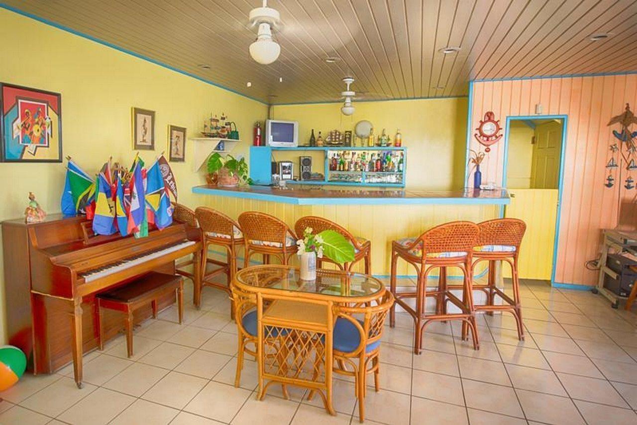 Anchorage Inn Dickenson Bay Extérieur photo