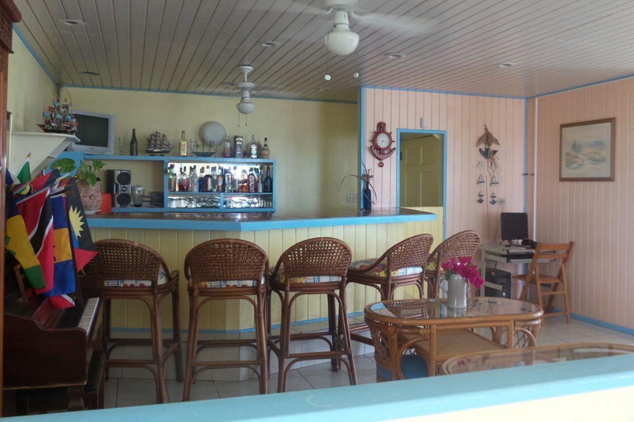 Anchorage Inn Dickenson Bay Extérieur photo