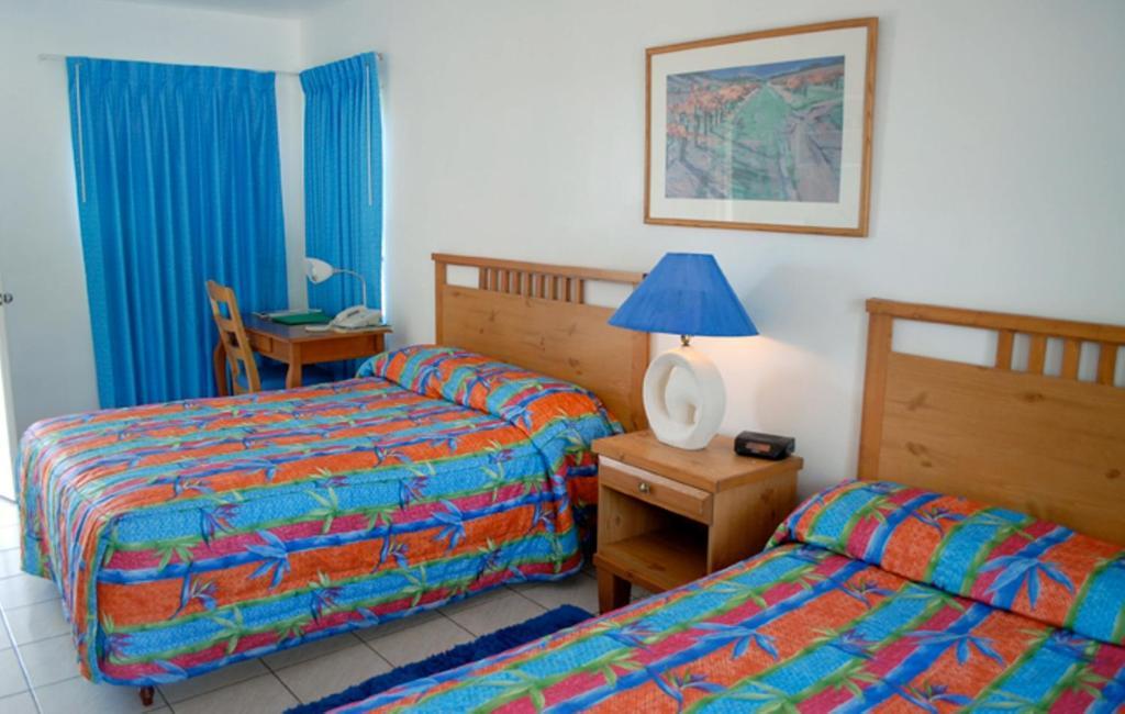 Anchorage Inn Dickenson Bay Extérieur photo