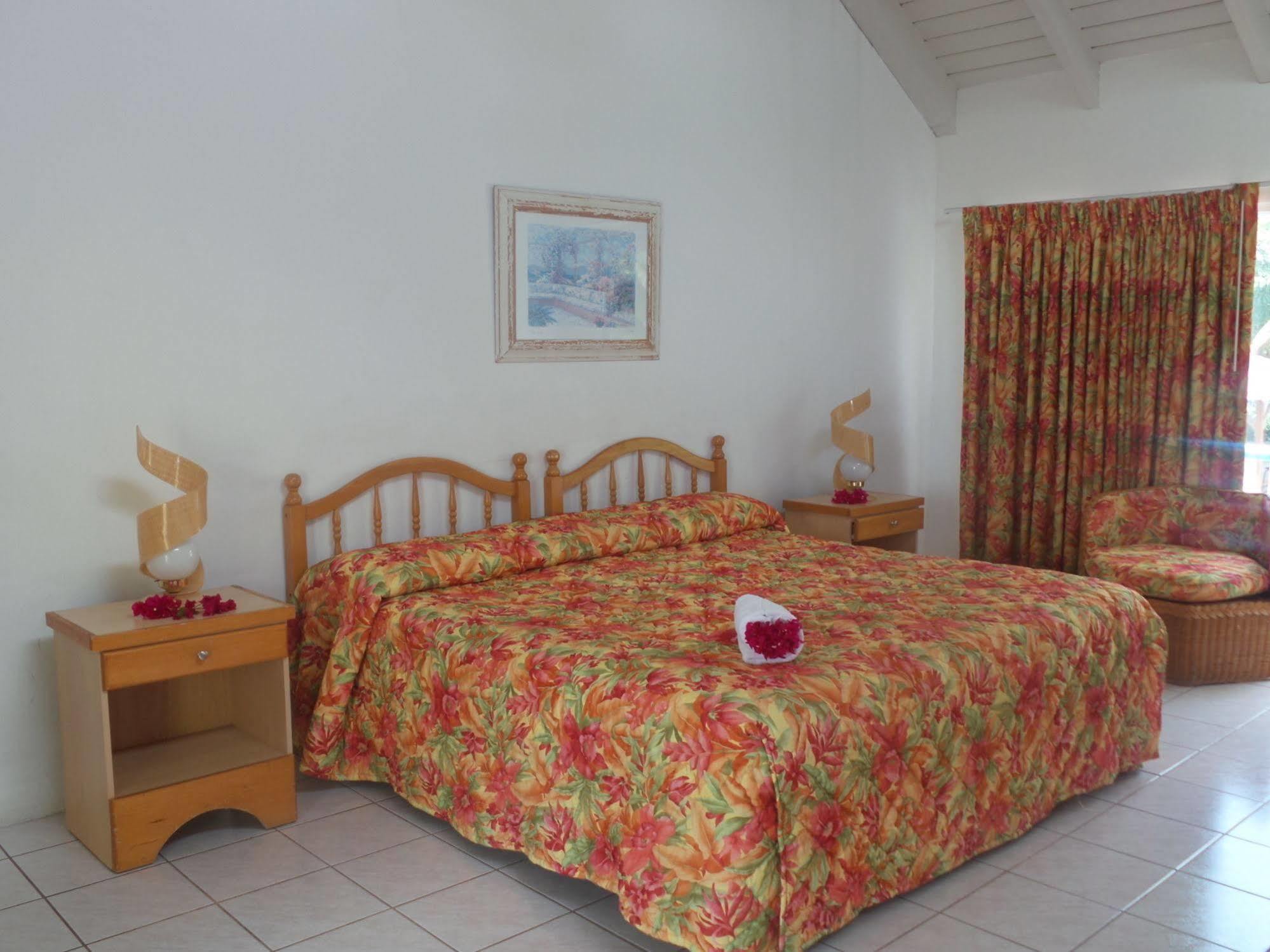 Anchorage Inn Dickenson Bay Extérieur photo